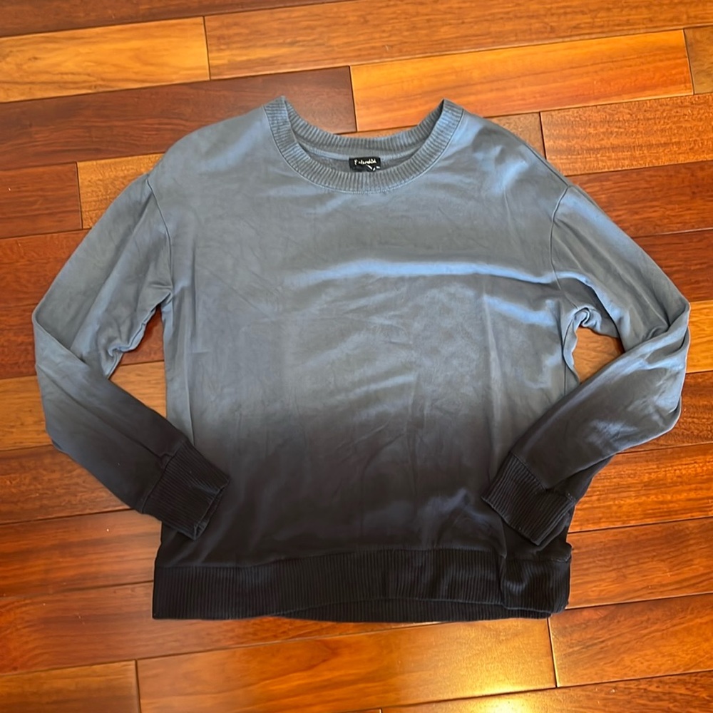 Splendid Women’s Long Sleeve Light-Weight Sweater in Ombré Blue to Navy Size Med